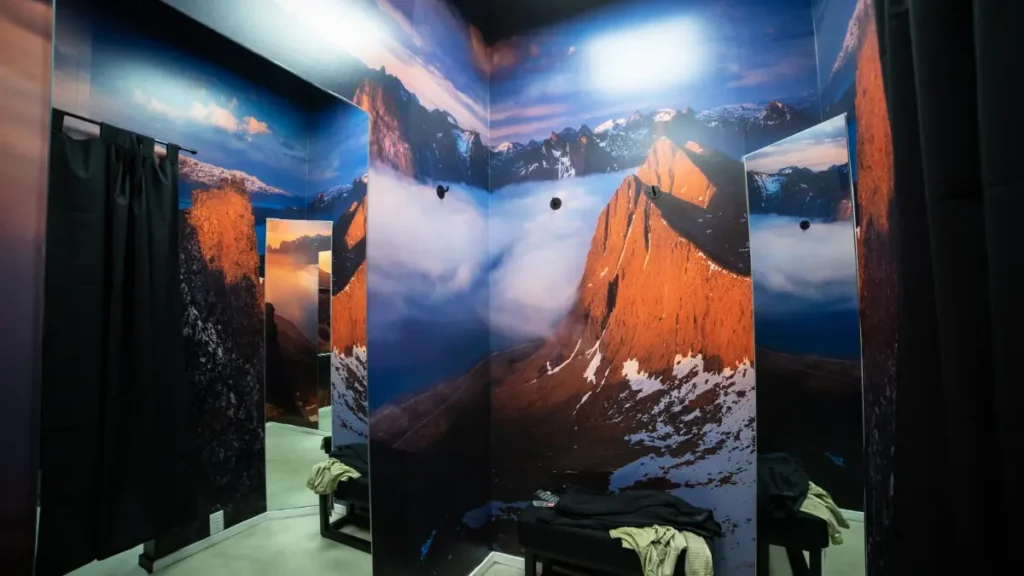 Husky Signs Wall Wrap